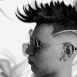 coupe homme tendance avec crete iroquoise relaisee au salon dr m barbershop a lyon