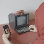 illustration humoristique de commande de cbd par minitel via contrebande cbd a lyon