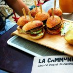 plat d humbergers et salade propose a l aire de restauration la commune a lyon