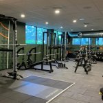 appareils lever de poids salle de sport basic fit lyon gerland