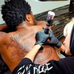 tatouage integral du dos par une tatoueuse professionnelle chez love store a lyon