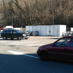 dechargement d encombrants devant la donnerie de la decheterie de vaise a lyon 9