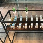 presentoirs a huiles de cbd dans laboutique frenchy freeze de lyon 7