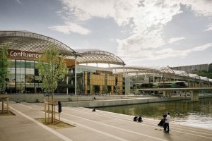 vue extereieure ensemble centre commercial lyon confluence