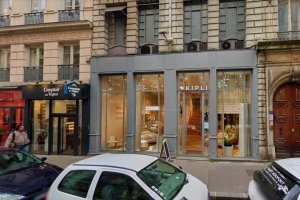 grande vitrine en verre du magasin de literie ecologique kipli a lyon