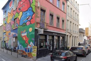facade tagguee du centre culturel experimental boomrang a lyon