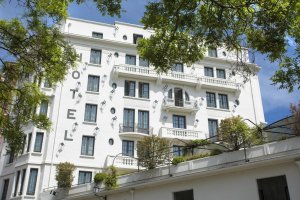 facade blanche college hotel lyon