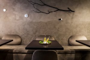table banquette style brut nature restaurant gastronomique jeremy galvan lyon