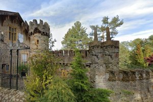 portail fer entre cote chateau saint bonnet le froid