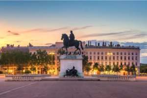 place bellecour au coucher du soleil