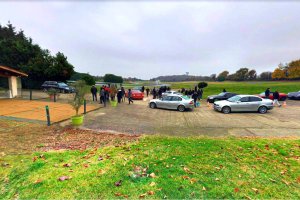 entree et parking du circuit auto de thurigneux a lyon