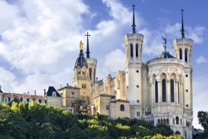 clochers de la basilique notre dame de fourviere