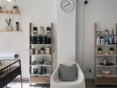 etageres salon accueil boutique cbd frenchy freeze lyon 5 place saint paul
