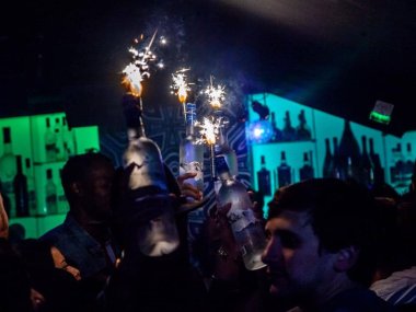 ambiance festive discotheque hip hop black and white lyon