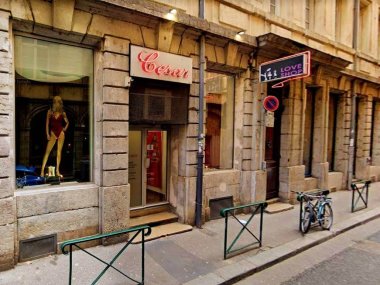 devanture du sexshop cesar love shop a lyon