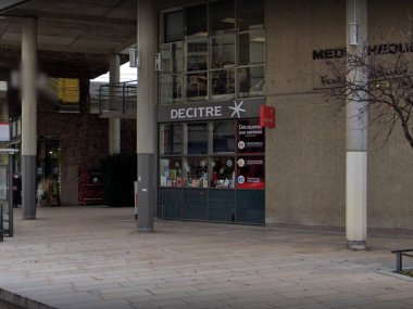 devanture librairie decitre saint priest