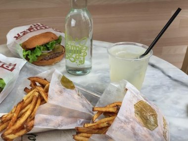 burgers frites maison restaurant bennie organic lyon