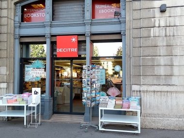 entree librairie decitre place bellecour lyon