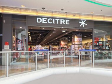 entree vitrine decitre centre commercial westfield lyon la part dieu