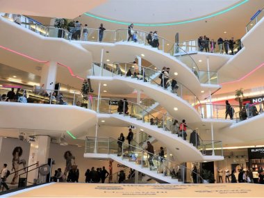 escaliers colimacon centre commercial westfield part dieu lyon