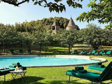piscine exterieur hotel chateau de bagnols