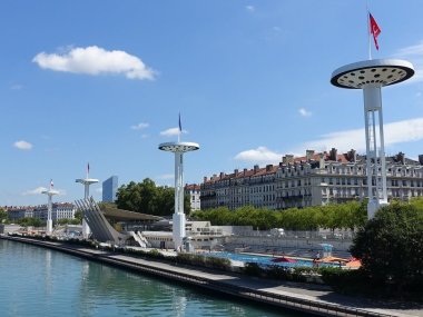 piscine centre nautique tony bertrand depuis pont universite lyon