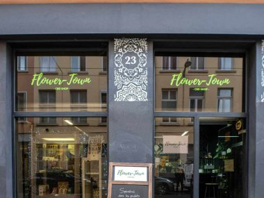vitrine boutique flower town cbd quartier de la croix rousse a lyon
