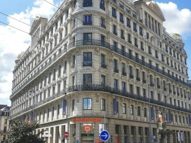 devanture entree magasin multimedia boulanger les cordeliers lyon