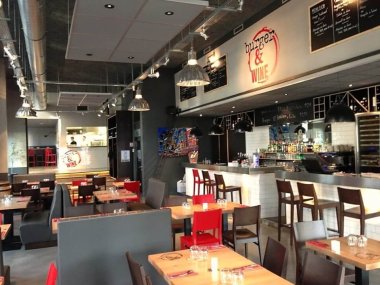 salle burger and wine lyon confluence