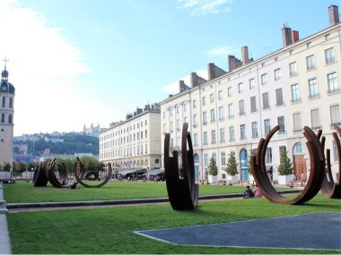 sculptures place antonin poncet lyon