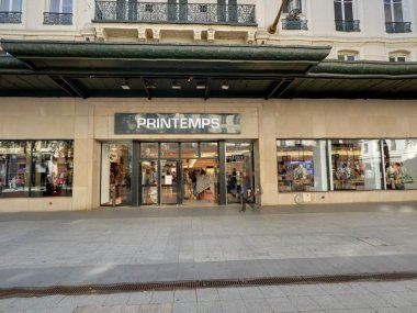 devanture printemps lyon