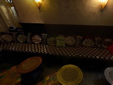 banquette pour deguster une chicha a la shisha des gones