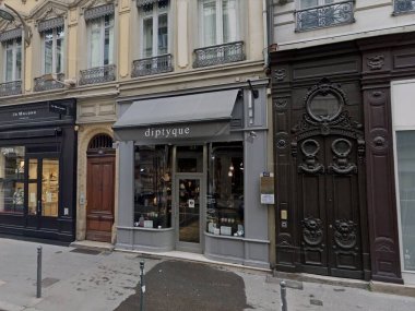 vitrine boutique bougies parfumees diptyque lyon