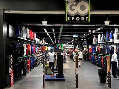 entree du magasin go sport de lyon confluence depuis la galerie marchande