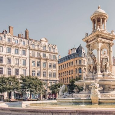 img zoom sur la renovation des monuments lyonnais