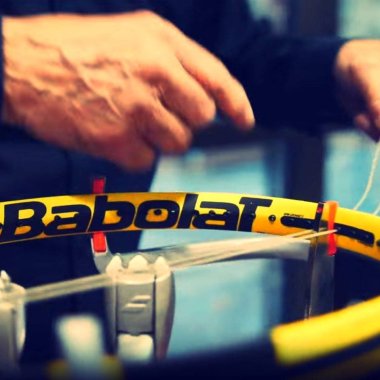 technique de cordage du fabricant de raquettes de tennis babolat