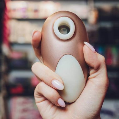 oeuf surprise une idee cadeau en plein essor dans les sex shops de lyon