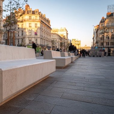 banc beton blanc projet refonte mobilier urbain rue de la republique a lyon