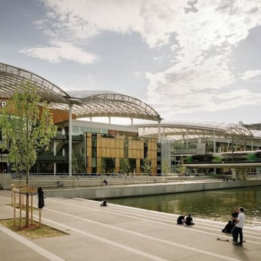 vue extereieure ensemble centre commercial lyon confluence