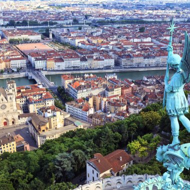 vue sur vieux lyon depuis notre dame