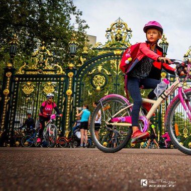 enfant vtt devant entree parc tete or lyon free bike 2019