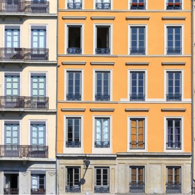 facade fenetre lyonnaise a la francaise