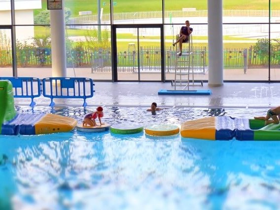 jeux flottants enfants centre nautique municipale piscine lyon venissieux