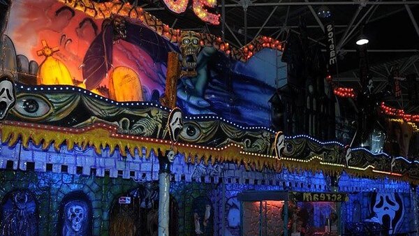 maison de horreur et train fantome a la fete foraine hiver europarc lyon chassieu