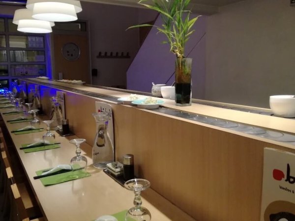 salle buffet roulant restaurant japonais sushido lyon