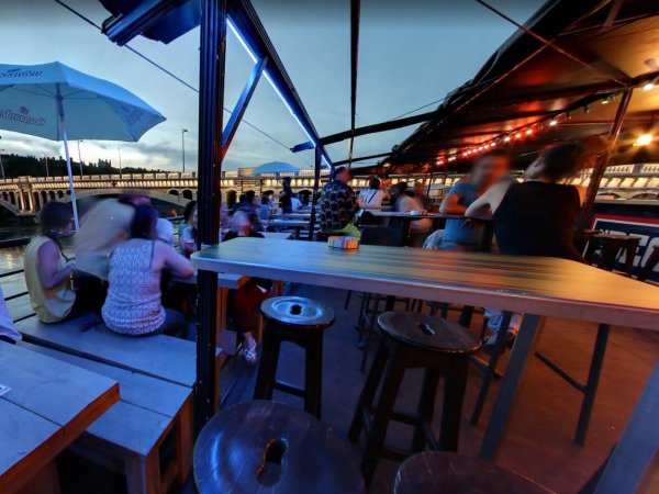 bar terrasse the boat ayers peniche lyon