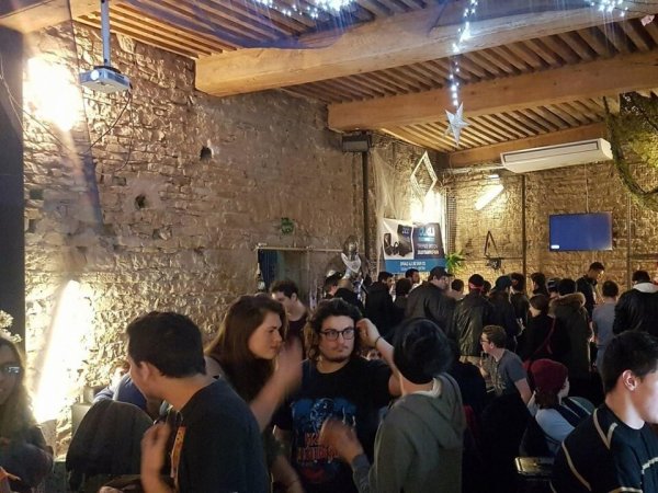 ambiance salle bar jeux videos meltdown lyon
