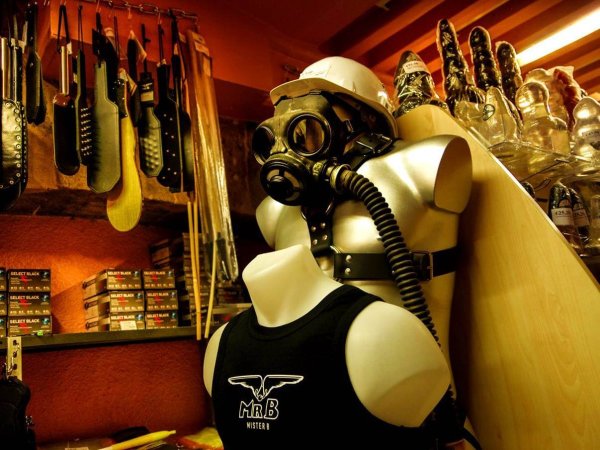 accessoires de jeux erotiques mis en vente chez dogklub a lyon_1_