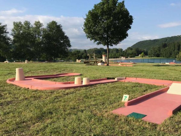 mini golf wam park lyon condrieu trou 7