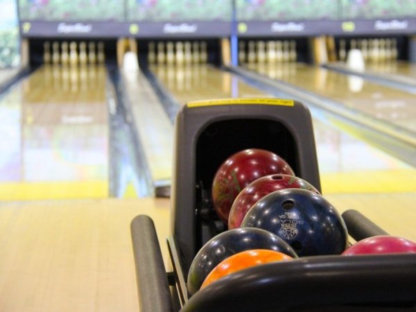 bowling a lyon
